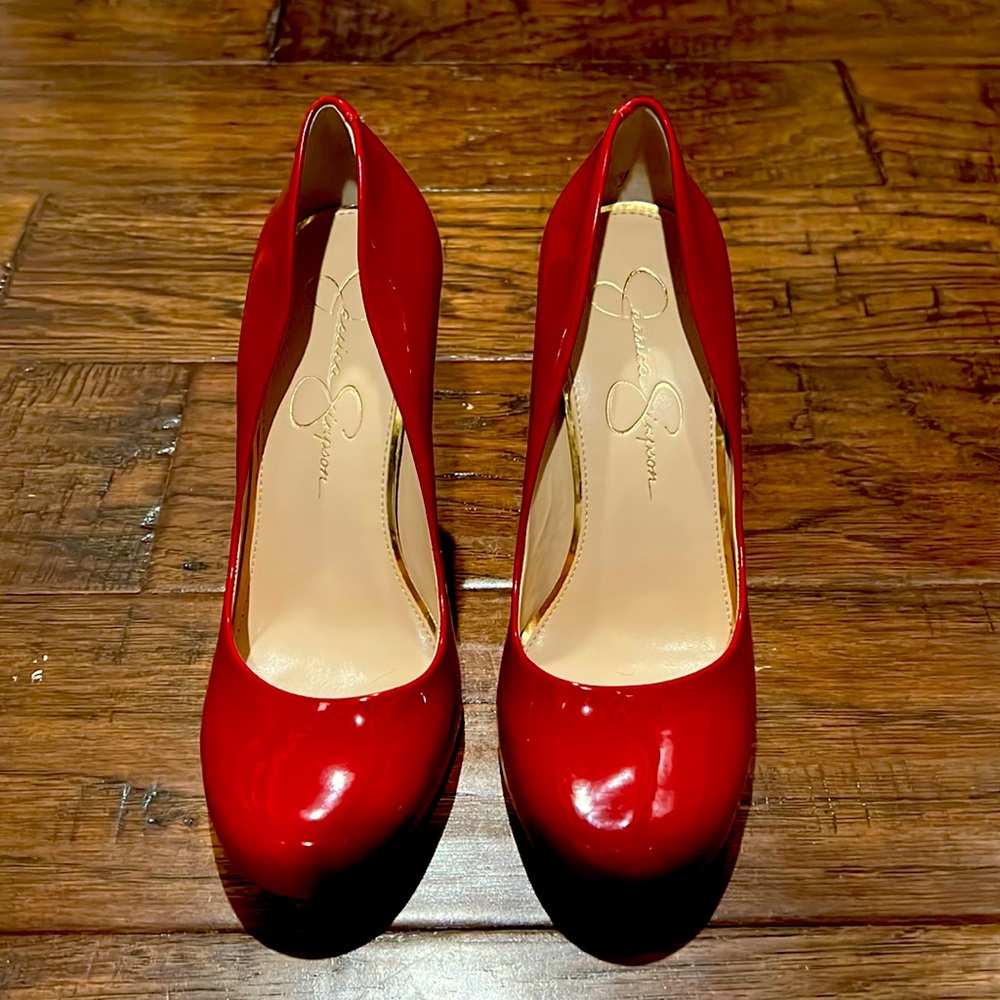 Excellent condition Jessica Simpson Heels size 7. Red. Worn once.